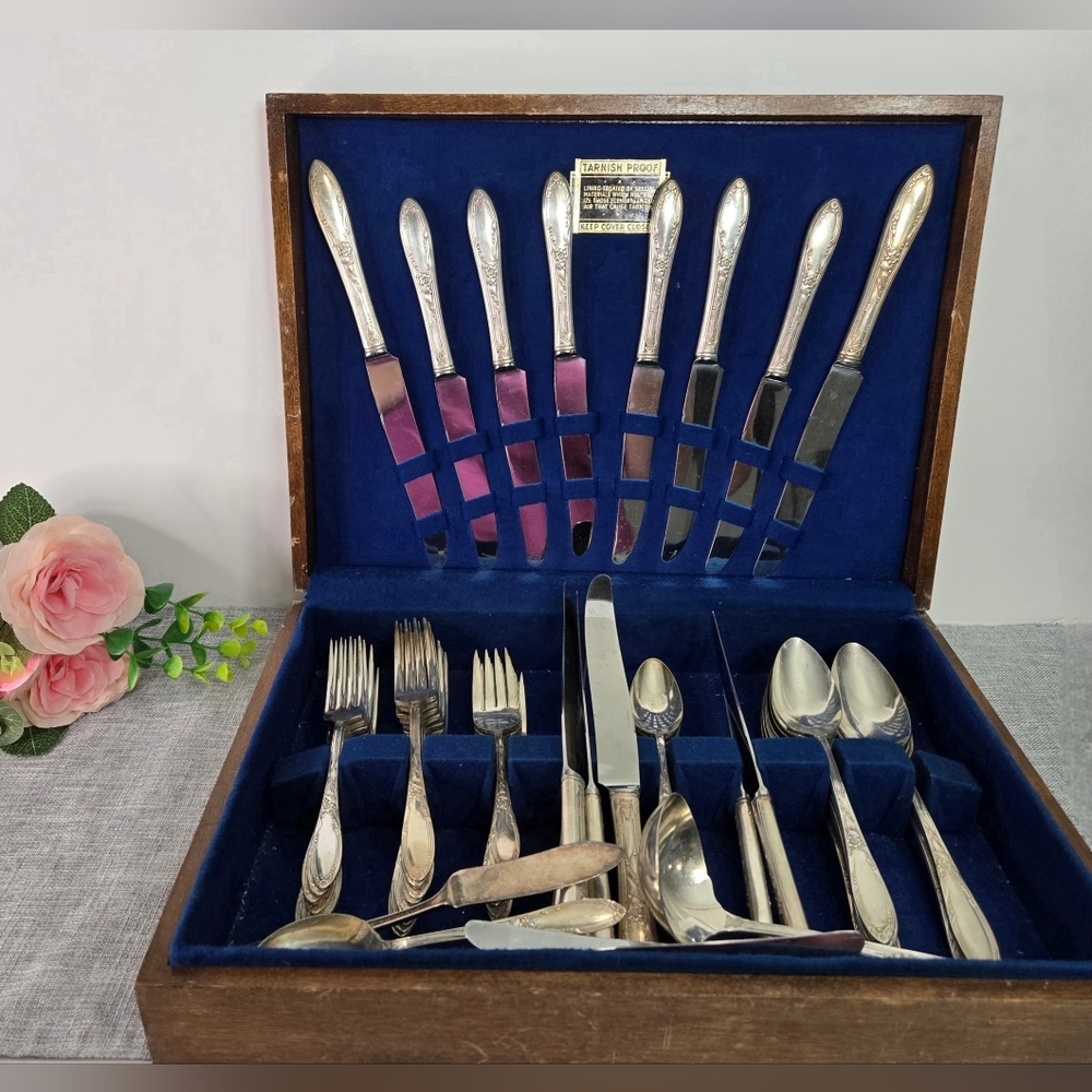 Vintage Set of 60 Oneida Heirloom 1934 Chateau Silver Plate Flatware 1881 Rogers